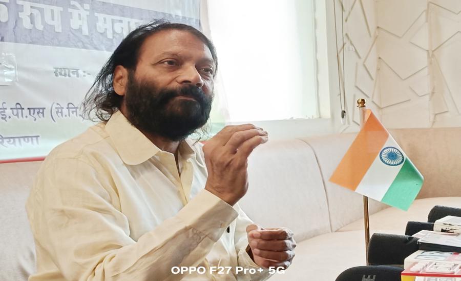 Former-DGP-Sheel-Madhur-launches-National-Flag-Day-Festival-campaign