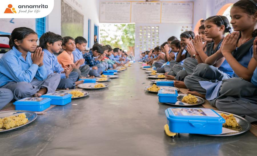 Nutritious-food-for-children-from-Annamrita
