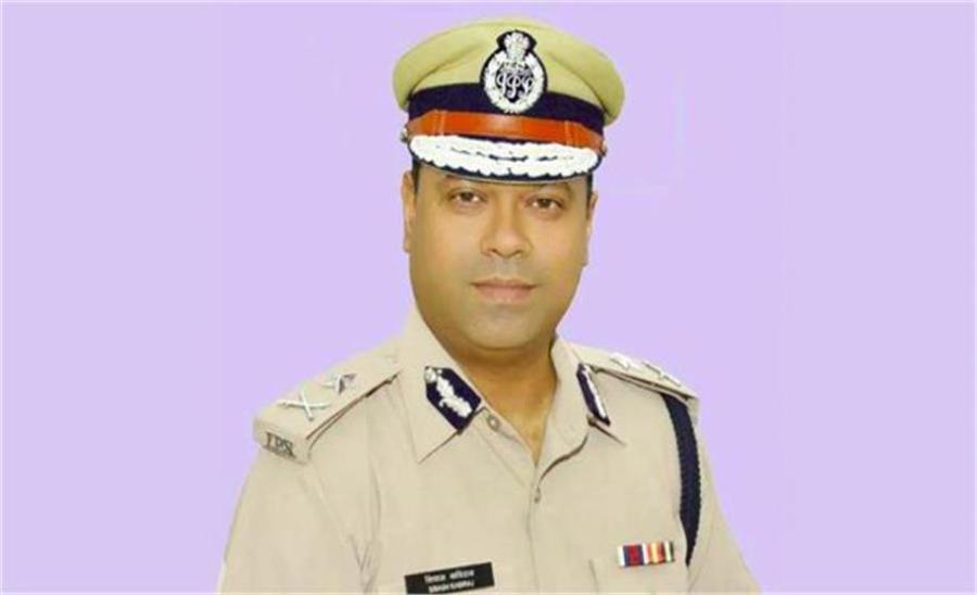 Notices-issued-to-two-DCPs-over-security-lapse-in-CM's-convoy-several-police-personnel-including-an-SHO-suspended.